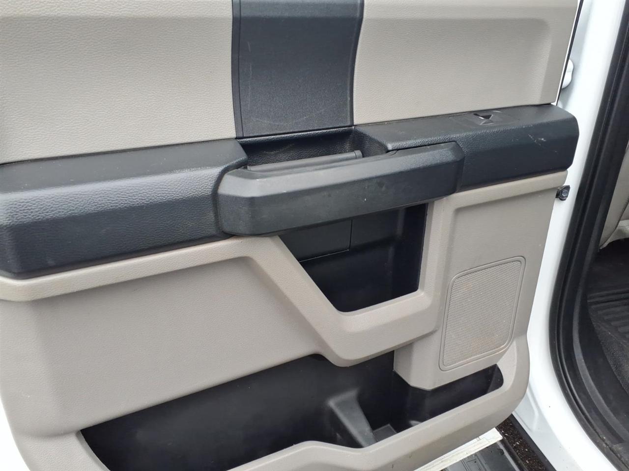 Ford Super Duty F-350 DRW Lariat 4WD Crew Cab 179" WB 60" CA 2020