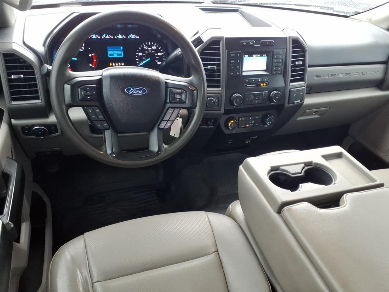 Ford Super Duty F-350 DRW Lariat 4WD Crew Cab 179" WB 60" CA 2020