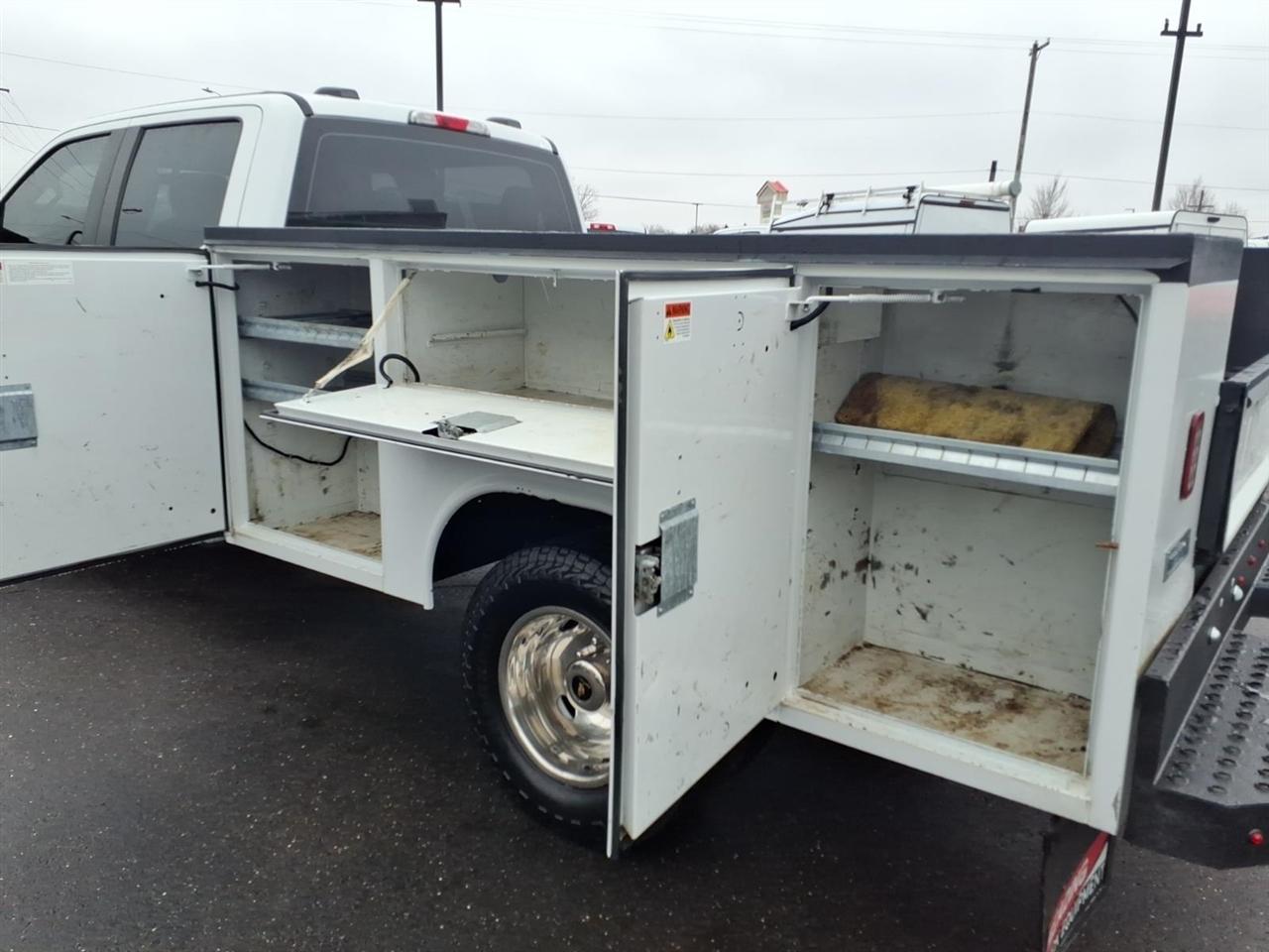 Ford Super Duty F-350 DRW Lariat 4WD Crew Cab 179" WB 60" CA 2020