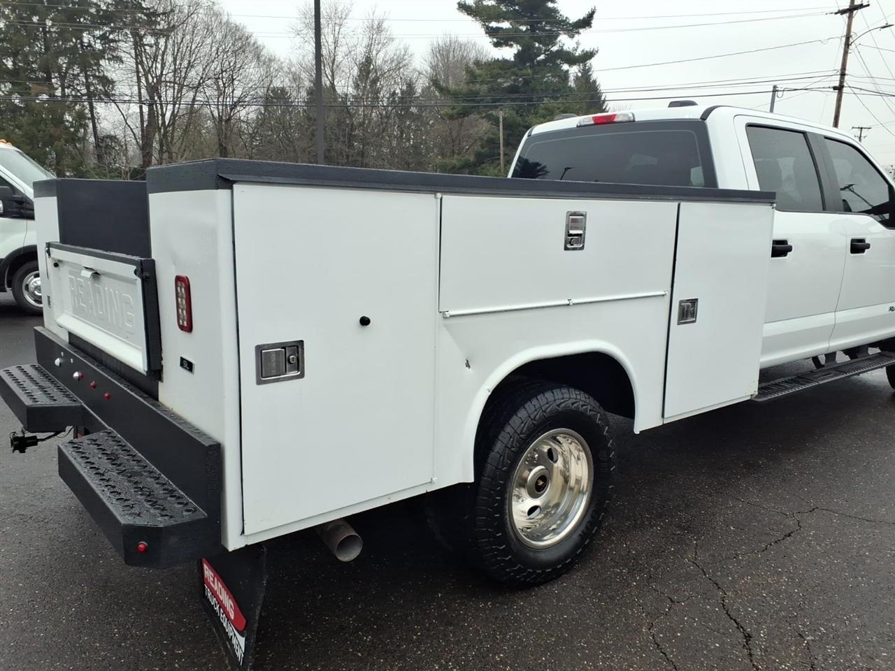 Ford Super Duty F-350 DRW Lariat 4WD Crew Cab 179" WB 60" CA 2020