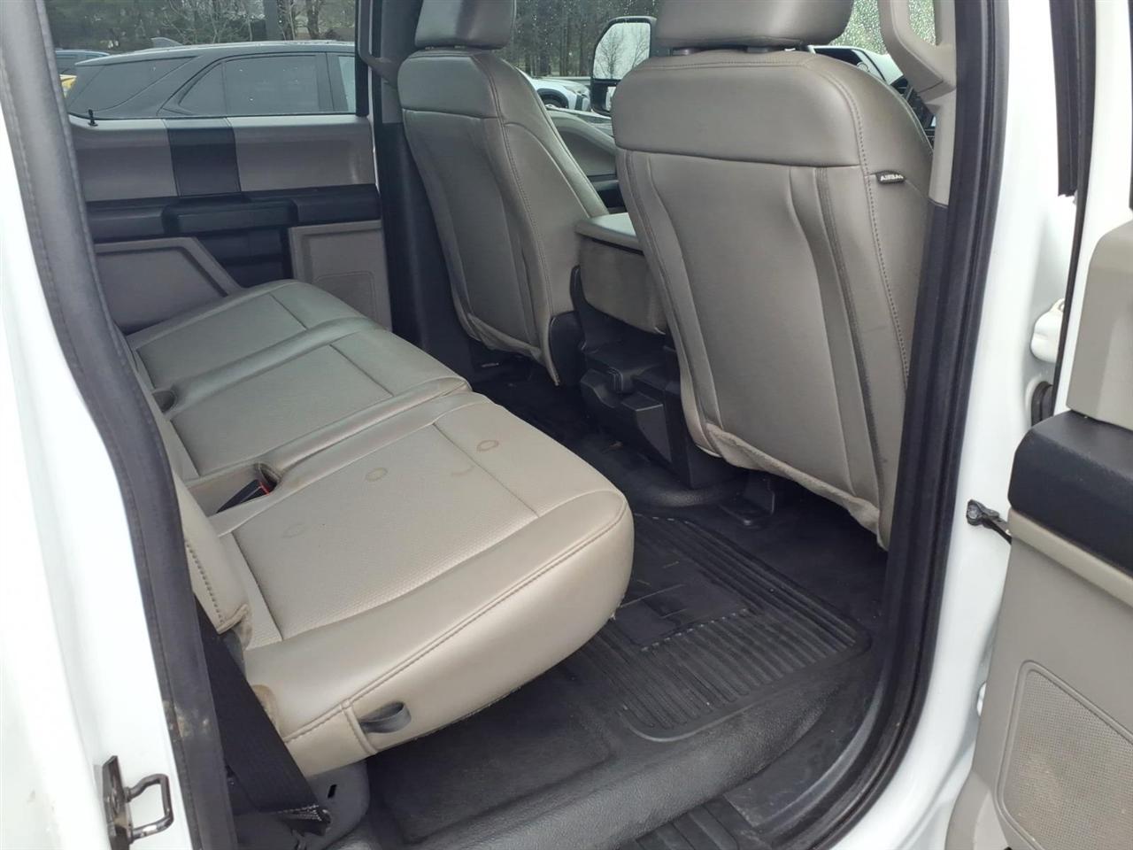 Ford Super Duty F-350 DRW Lariat 4WD Crew Cab 179" WB 60" CA 2020