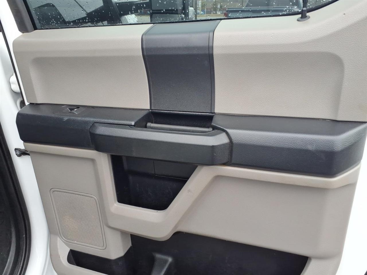 Ford Super Duty F-350 DRW Lariat 4WD Crew Cab 179" WB 60" CA 2020