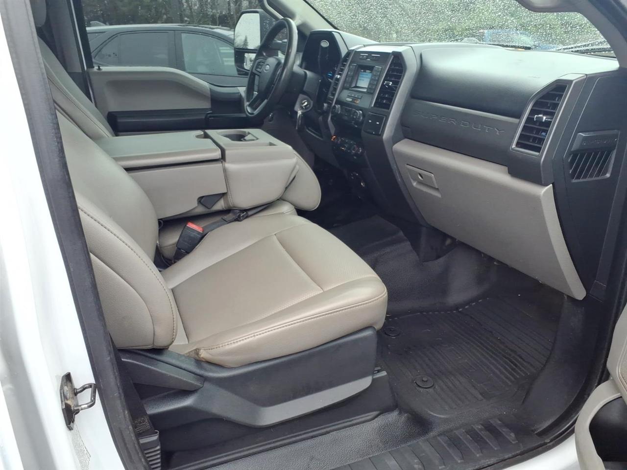 Ford Super Duty F-350 DRW Lariat 4WD Crew Cab 179" WB 60" CA 2020