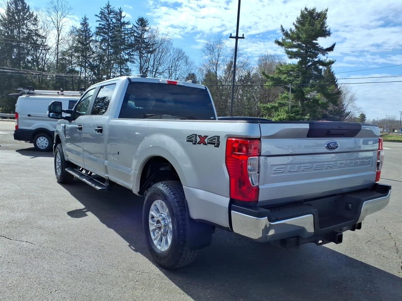 Ford Super Duty F-350 SRW XL 4WD Crew Cab 8' Box 2022