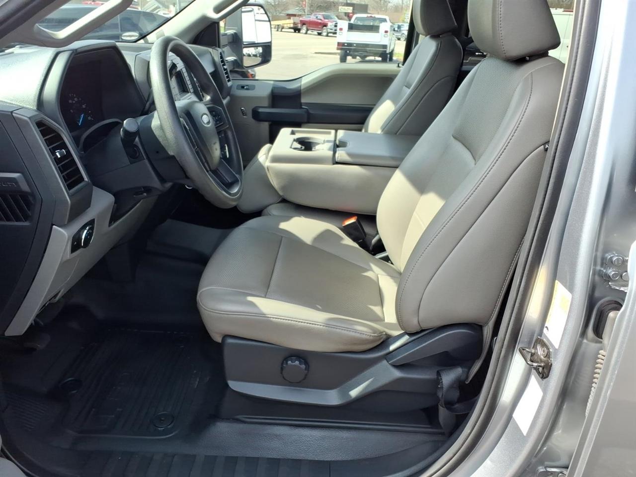 Ford Super Duty F-350 SRW XL 4WD Crew Cab 8' Box 2022