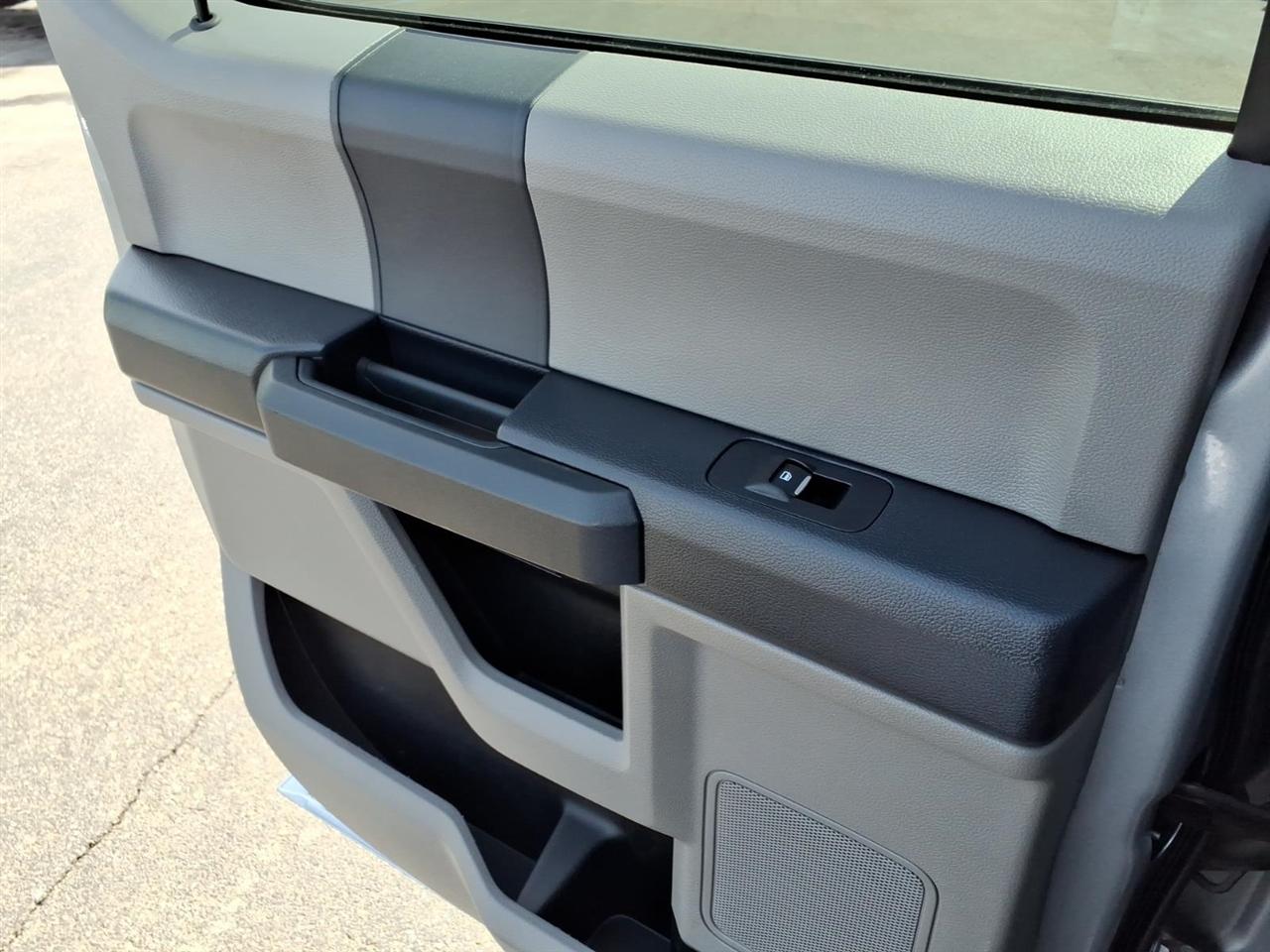 Ford Super Duty F-350 SRW XL 4WD Crew Cab 8' Box 2022