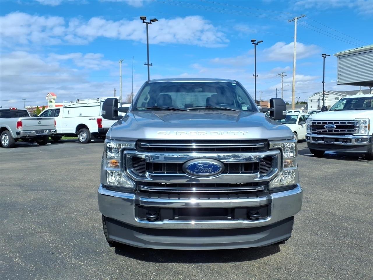 Ford Super Duty F-350 SRW XL 4WD Crew Cab 8' Box 2022