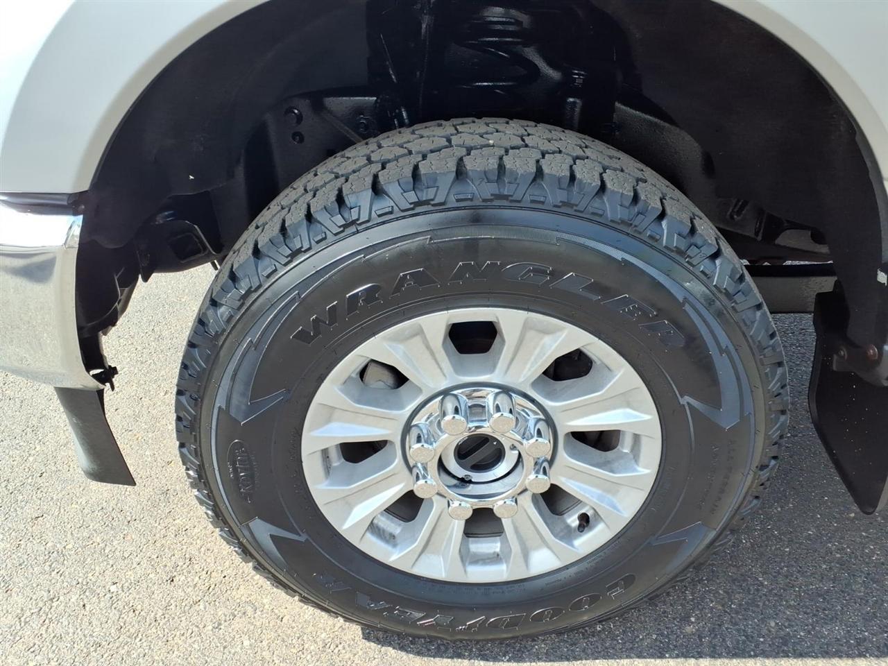 Ford Super Duty F-350 SRW XL 4WD Crew Cab 8' Box 2022