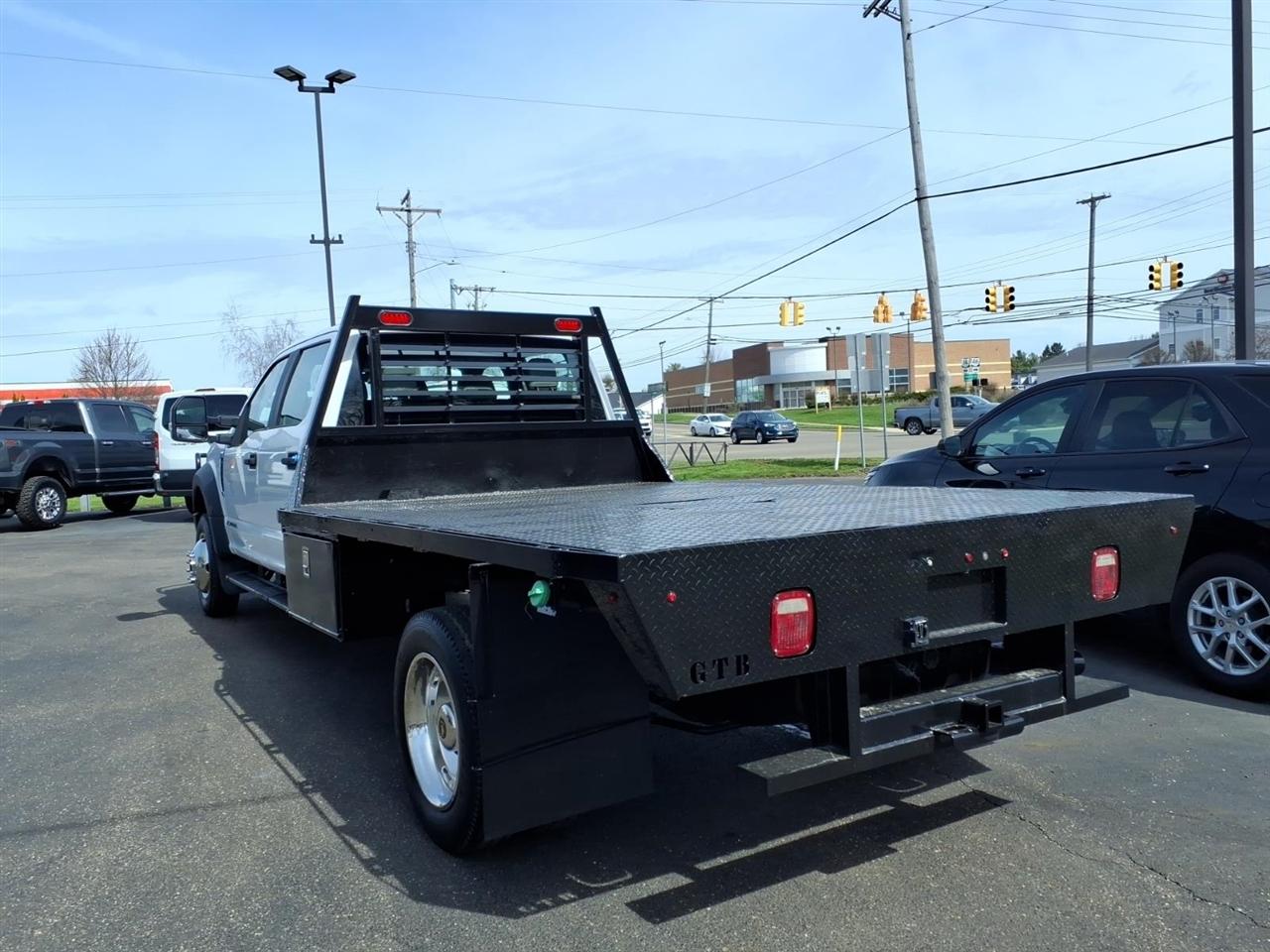 Ford Super Duty F-550 DRW Lariat 4WD Crew Cab 179" WB 60" CA 2019