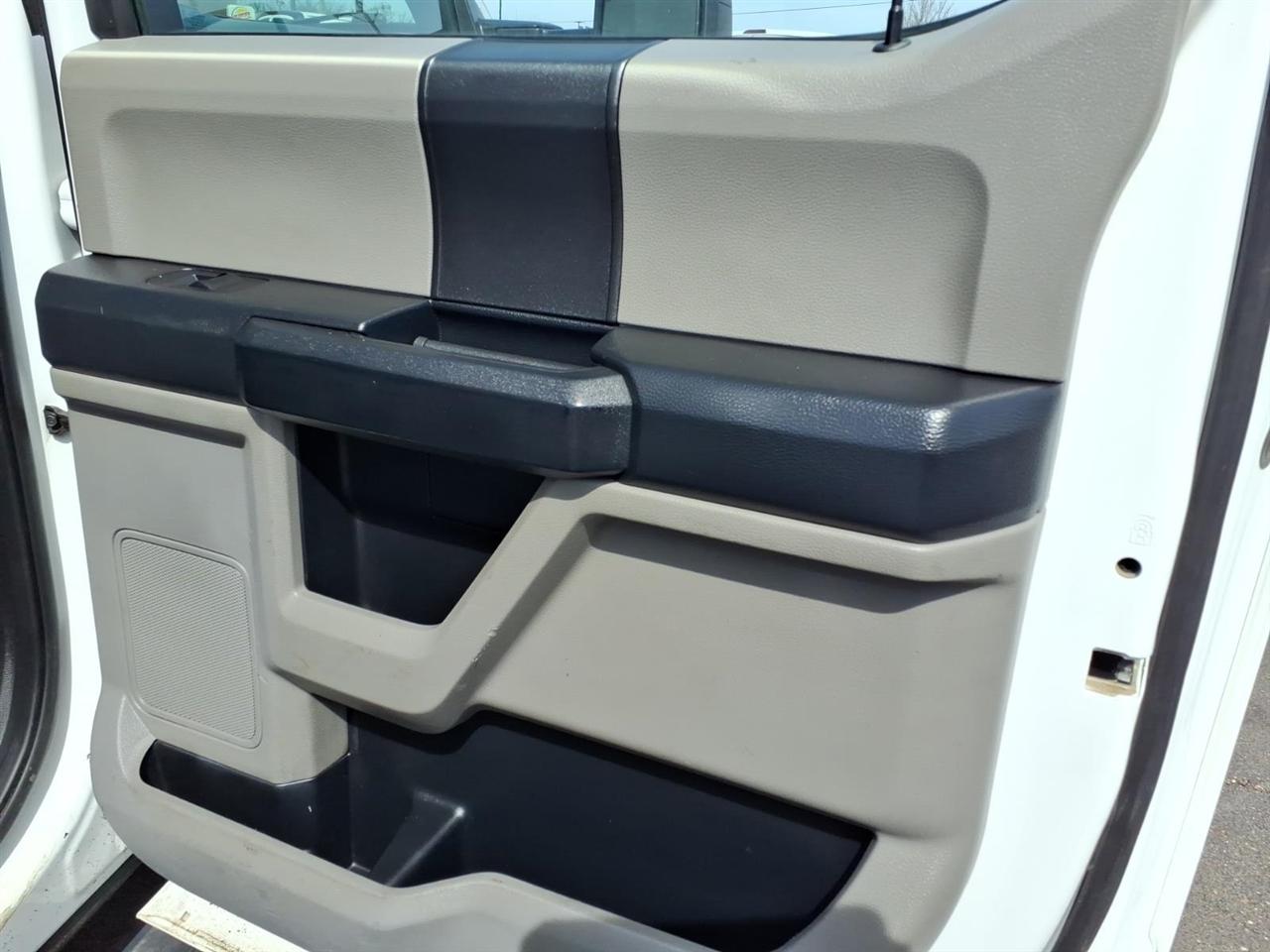 Ford Super Duty F-550 DRW Lariat 4WD Crew Cab 179" WB 60" CA 2019