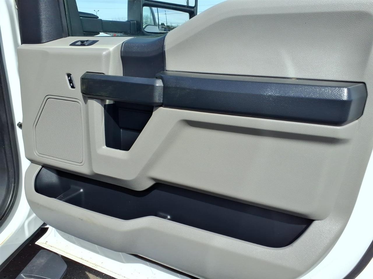 Ford Super Duty F-550 DRW Lariat 4WD Crew Cab 179" WB 60" CA 2019