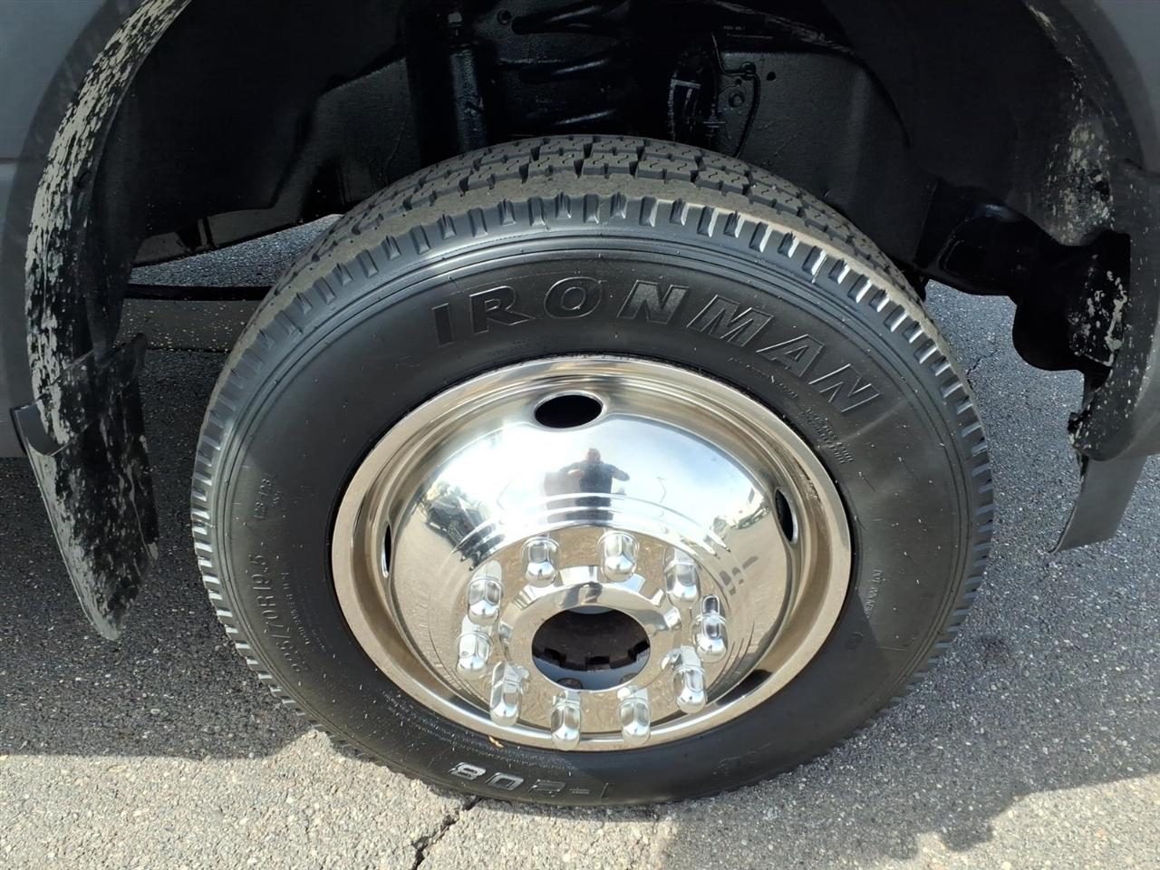 Ford Super Duty F-550 DRW Lariat 4WD Crew Cab 179" WB 60" CA 2019