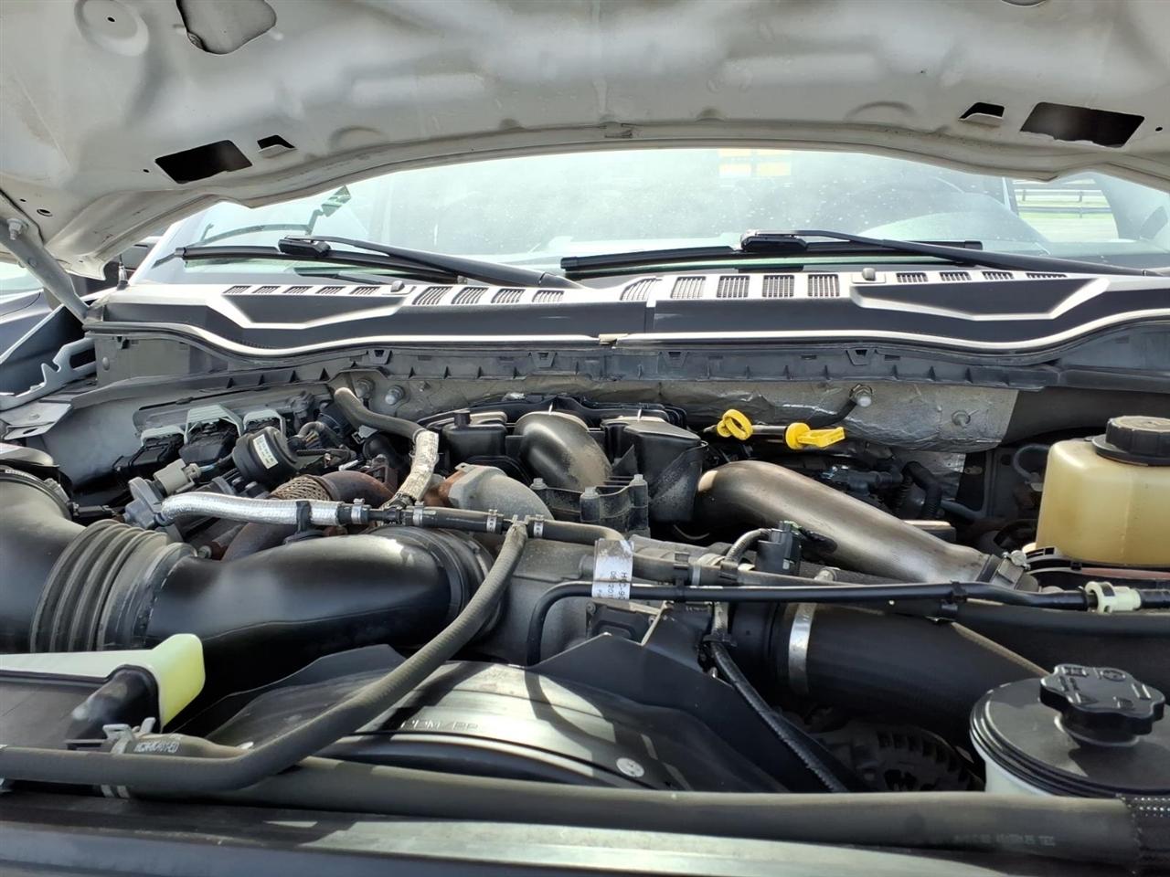 Ford Super Duty F-550 DRW Lariat 4WD Crew Cab 179" WB 60" CA 2019