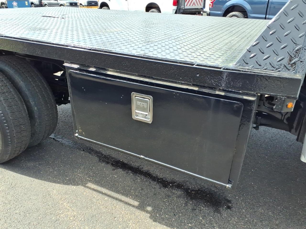 Ford Super Duty F-550 DRW XL 4WD Crew Cab 179" WB 60" CA 2019