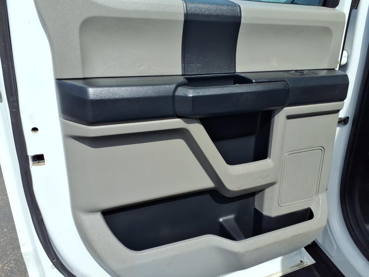 Ford Super Duty F-550 DRW XL 4WD Crew Cab 179" WB 60" CA 2019