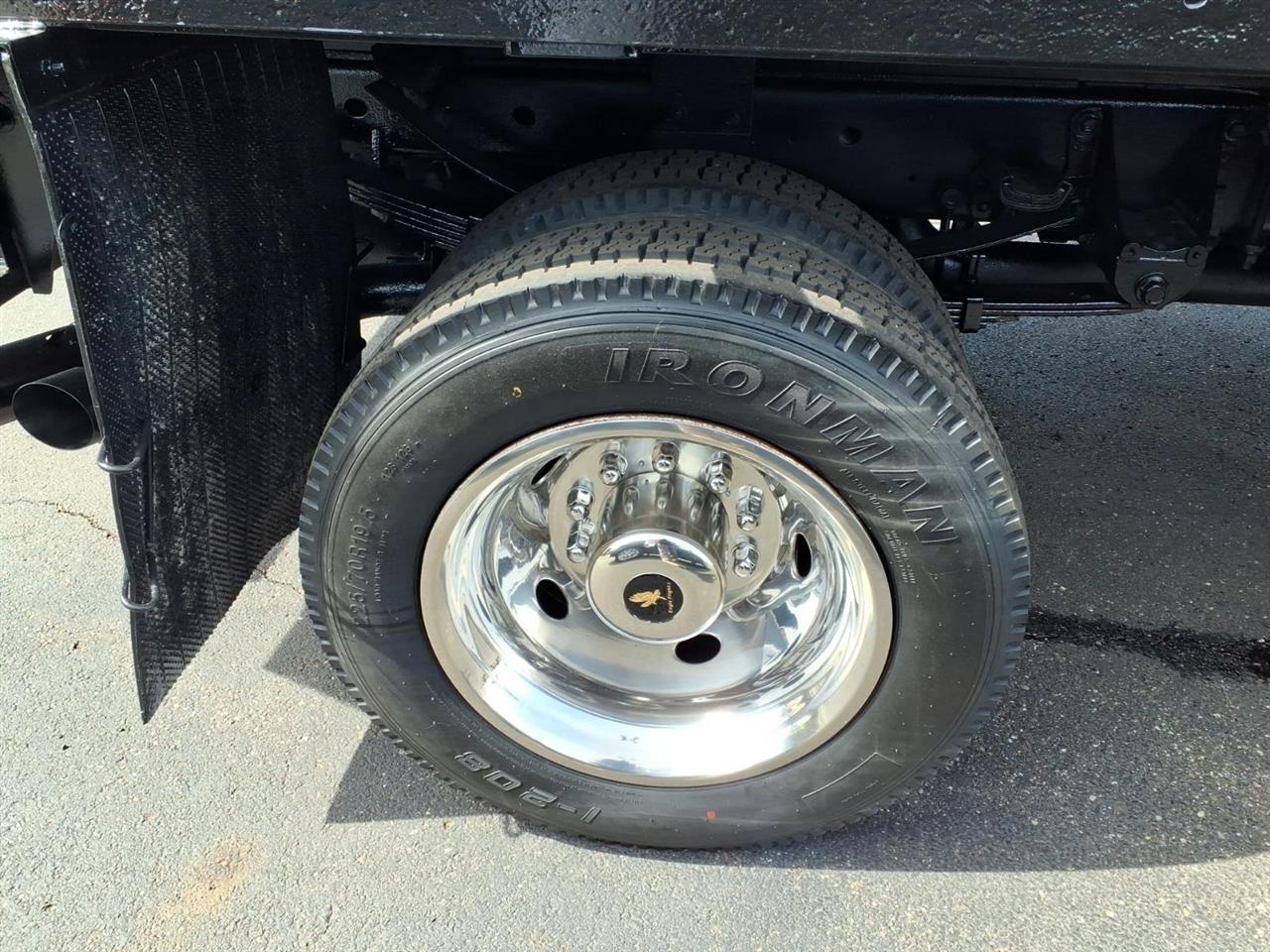 Ford Super Duty F-550 DRW XL 4WD Crew Cab 179" WB 60" CA 2019