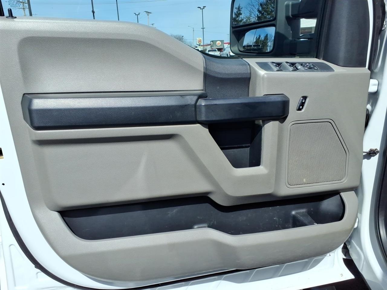 Ford Super Duty F-250 SRW King Ranch 4WD Crew Cab 8' Box 2017