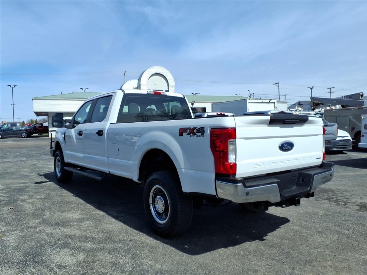 Ford Super Duty F-250 SRW 4WD Crew Cab 172" XL 2017