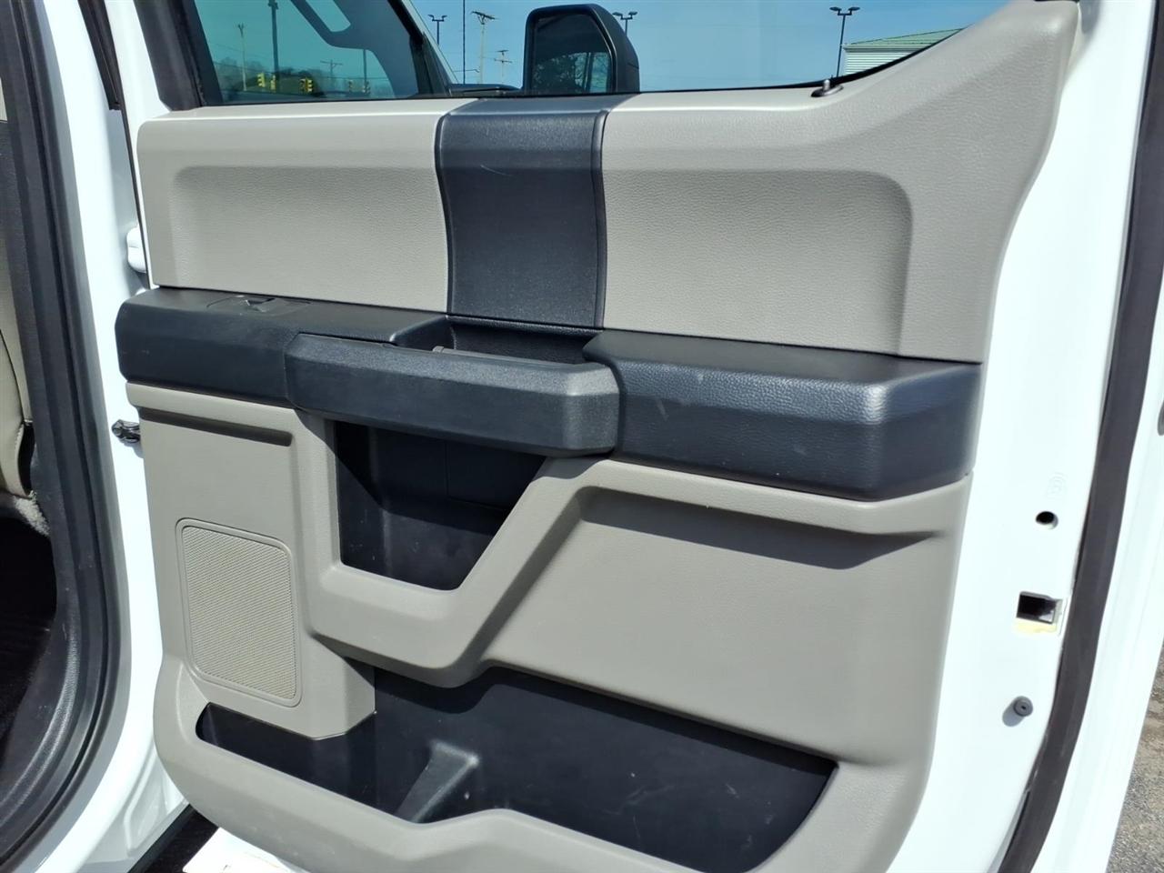 Ford Super Duty F-250 SRW 4WD Crew Cab 172" XL 2017