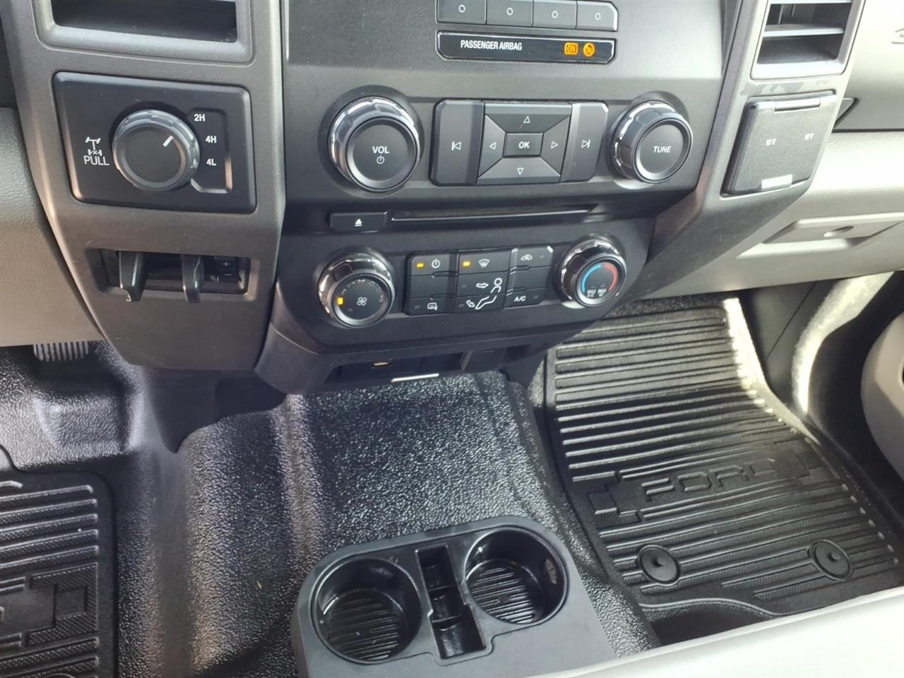 Ford Super Duty F-250 SRW 4WD Crew Cab 172" XL 2017