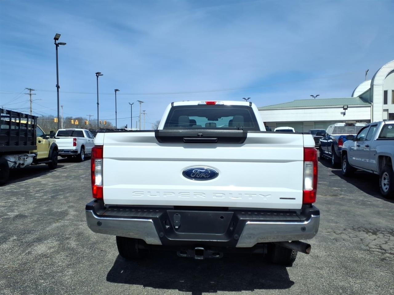Ford Super Duty F-250 SRW 4WD Crew Cab 172" XL 2017