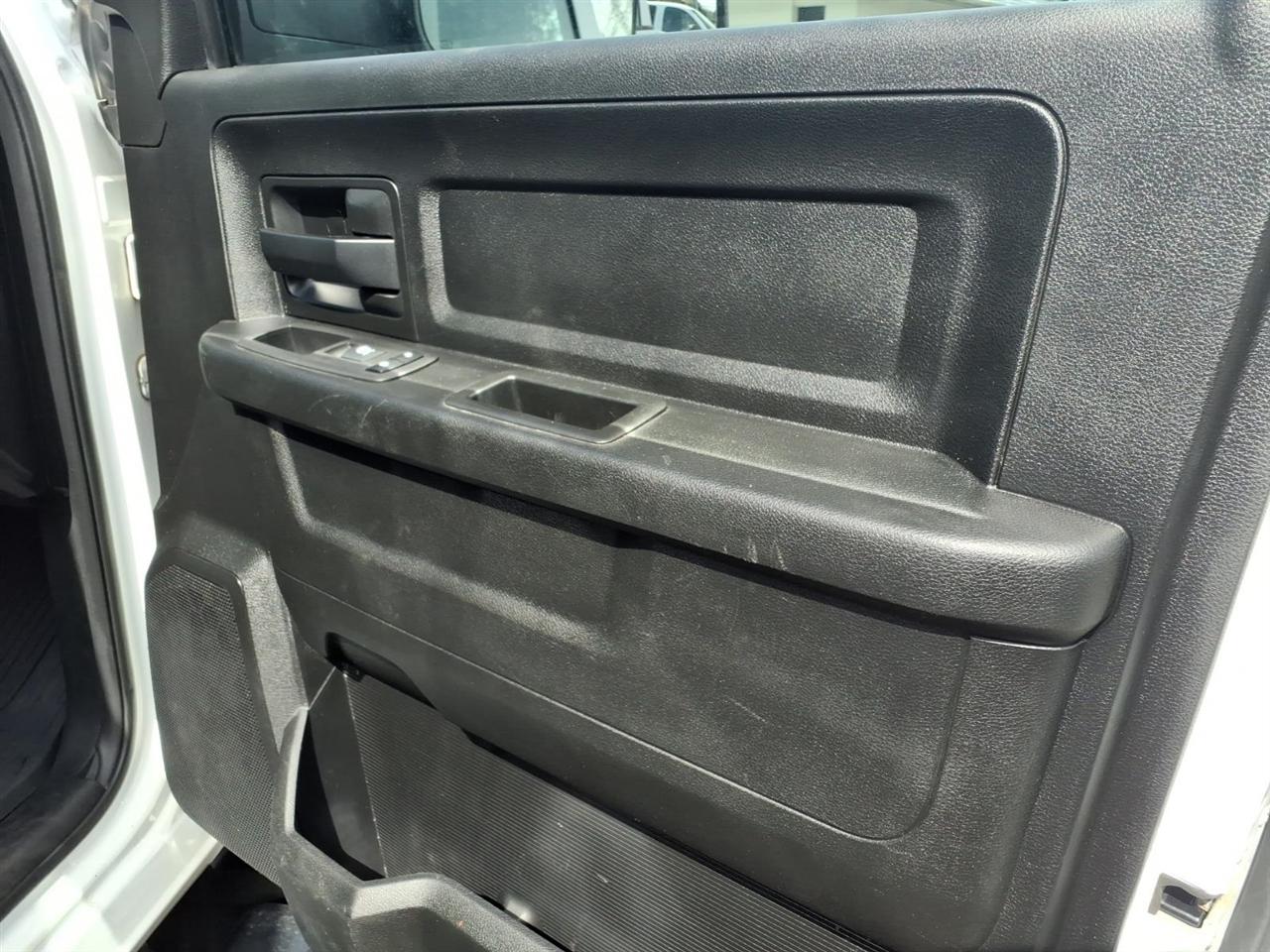 RAM 2500 Tradesman 4x4 Crew Cab 8' Box 2021