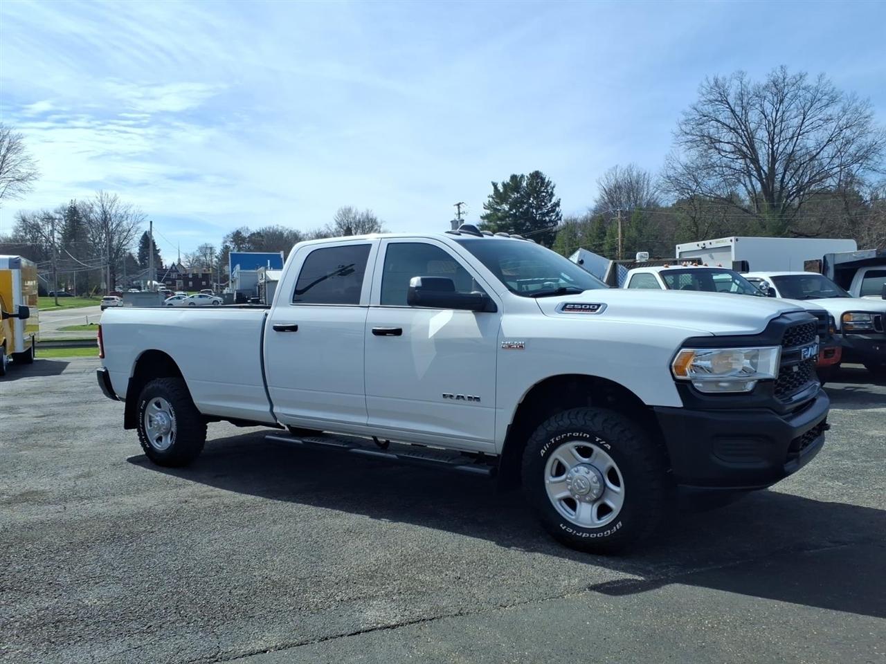 RAM 2500 Tradesman 4x4 Crew Cab 8' Box 2021