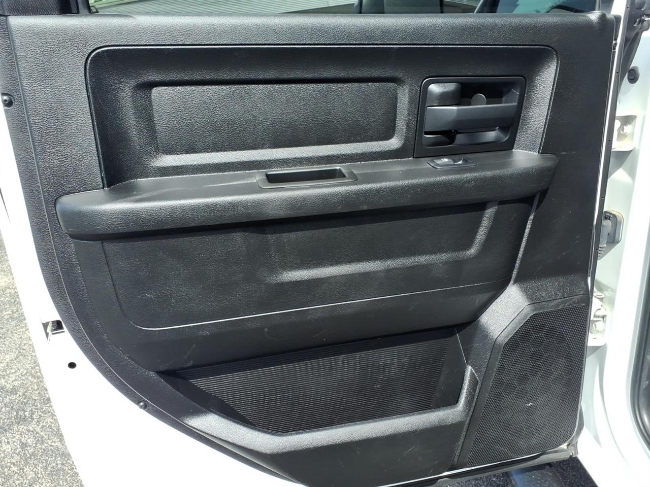 RAM 2500 Tradesman 4x4 Crew Cab 8' Box 2021