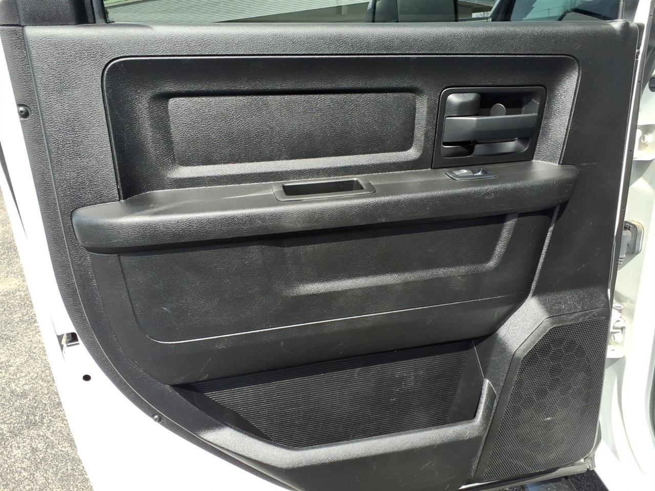 RAM 2500 Tradesman 4x4 Crew Cab 8' Box 2021