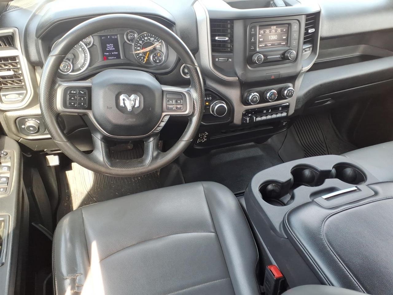 RAM 2500 Tradesman 4x4 Crew Cab 8' Box 2021