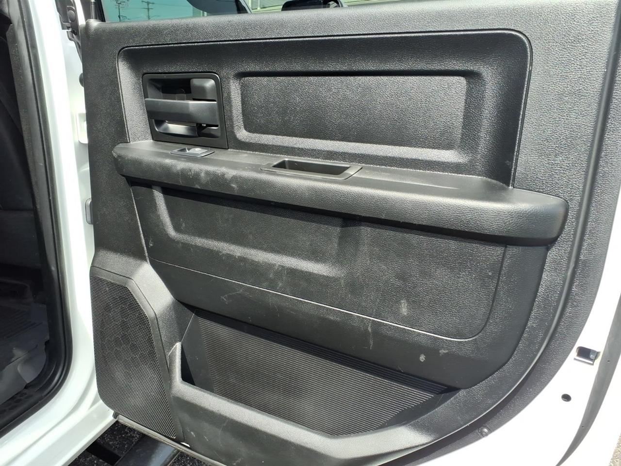 RAM 2500 Tradesman 4x4 Crew Cab 8' Box 2021