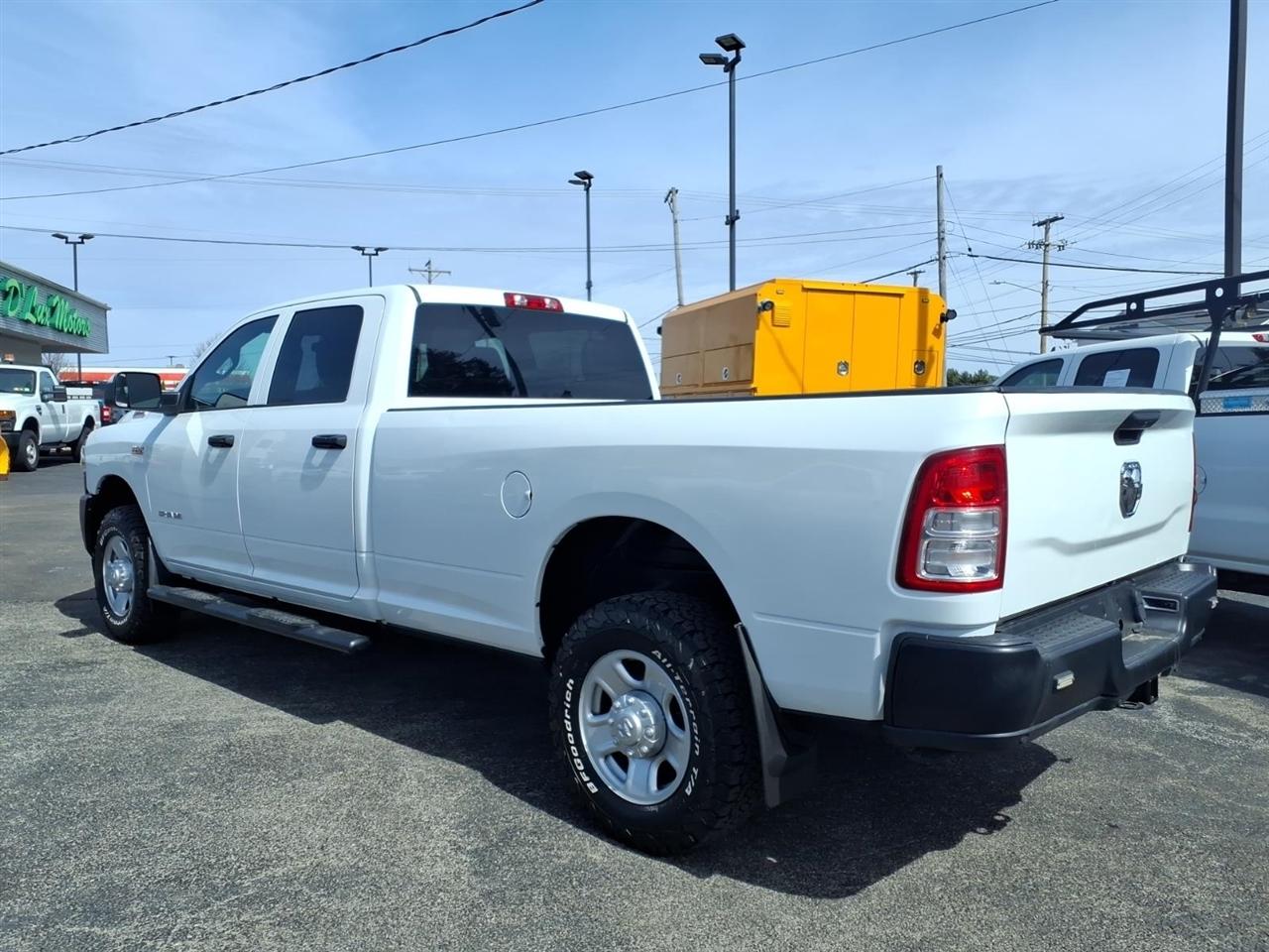 RAM 2500 Tradesman 4x4 Crew Cab 8' Box 2021