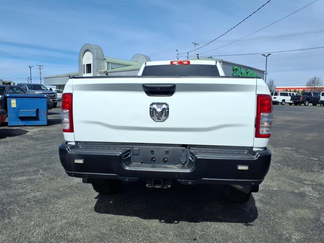 RAM 2500 Tradesman 4x4 Crew Cab 8' Box 2021