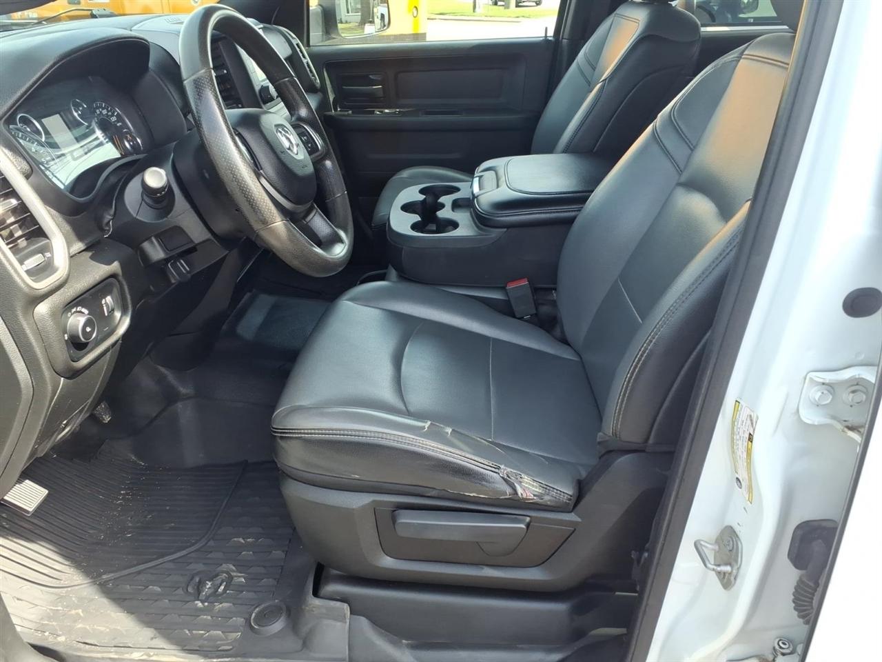 RAM 2500 Tradesman 4x4 Crew Cab 8' Box 2021