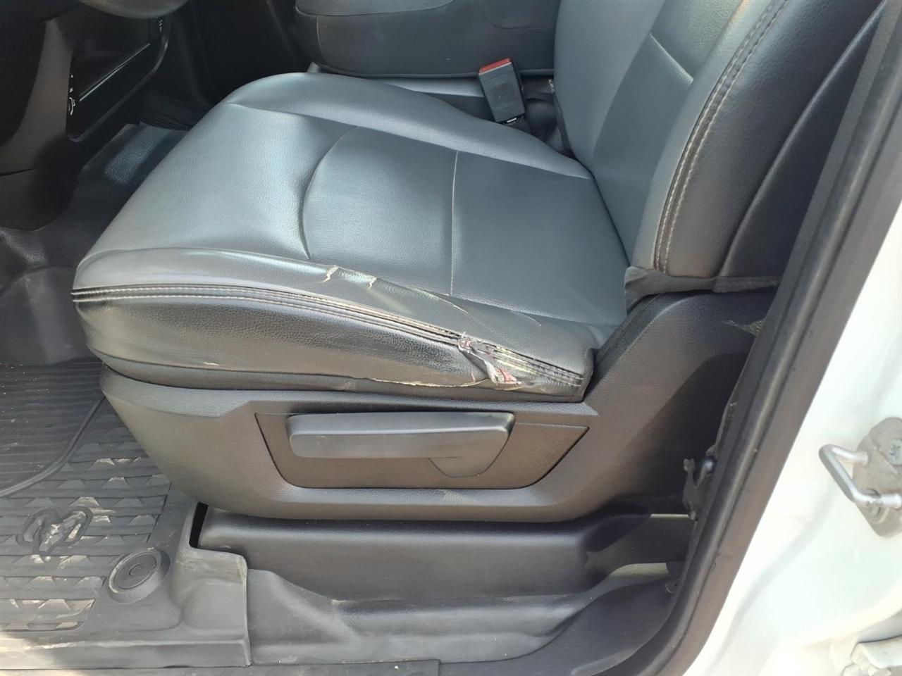 RAM 2500 Tradesman 4x4 Crew Cab 8' Box 2021