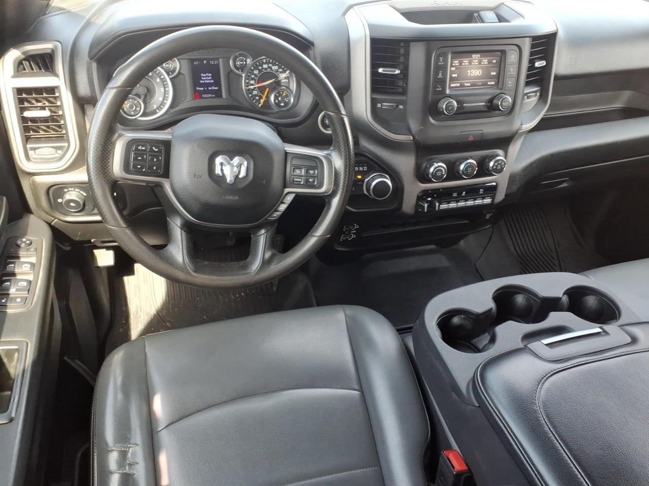 RAM 2500 Tradesman 4x4 Crew Cab 8' Box 2021