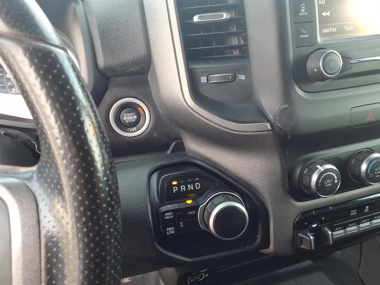 RAM 2500 Tradesman 4x4 Crew Cab 8' Box 2021