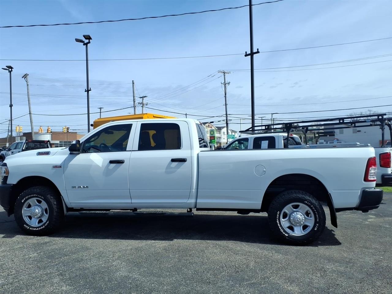 RAM 2500 Tradesman 4x4 Crew Cab 8' Box 2021