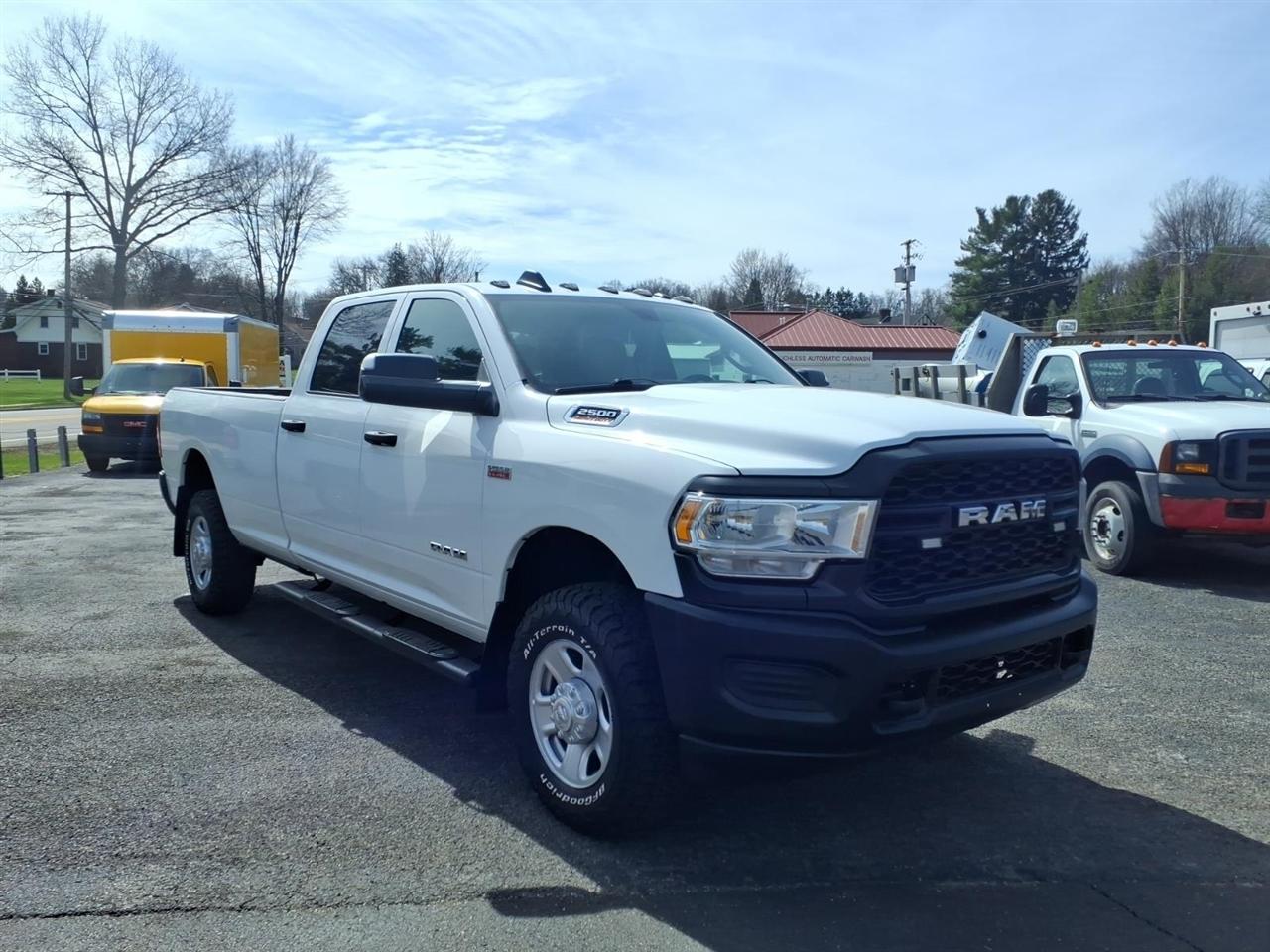 RAM 2500 Tradesman 4x4 Crew Cab 8' Box 2021