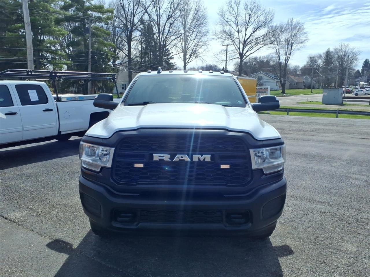 RAM 2500 Tradesman 4x4 Crew Cab 8' Box 2021
