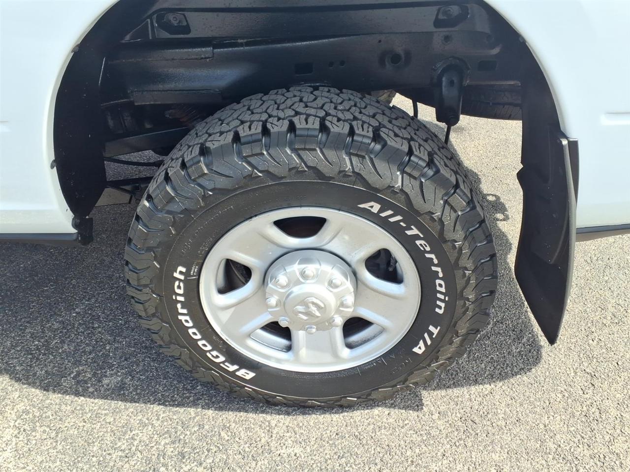 RAM 2500 Tradesman 4x4 Crew Cab 8' Box 2021