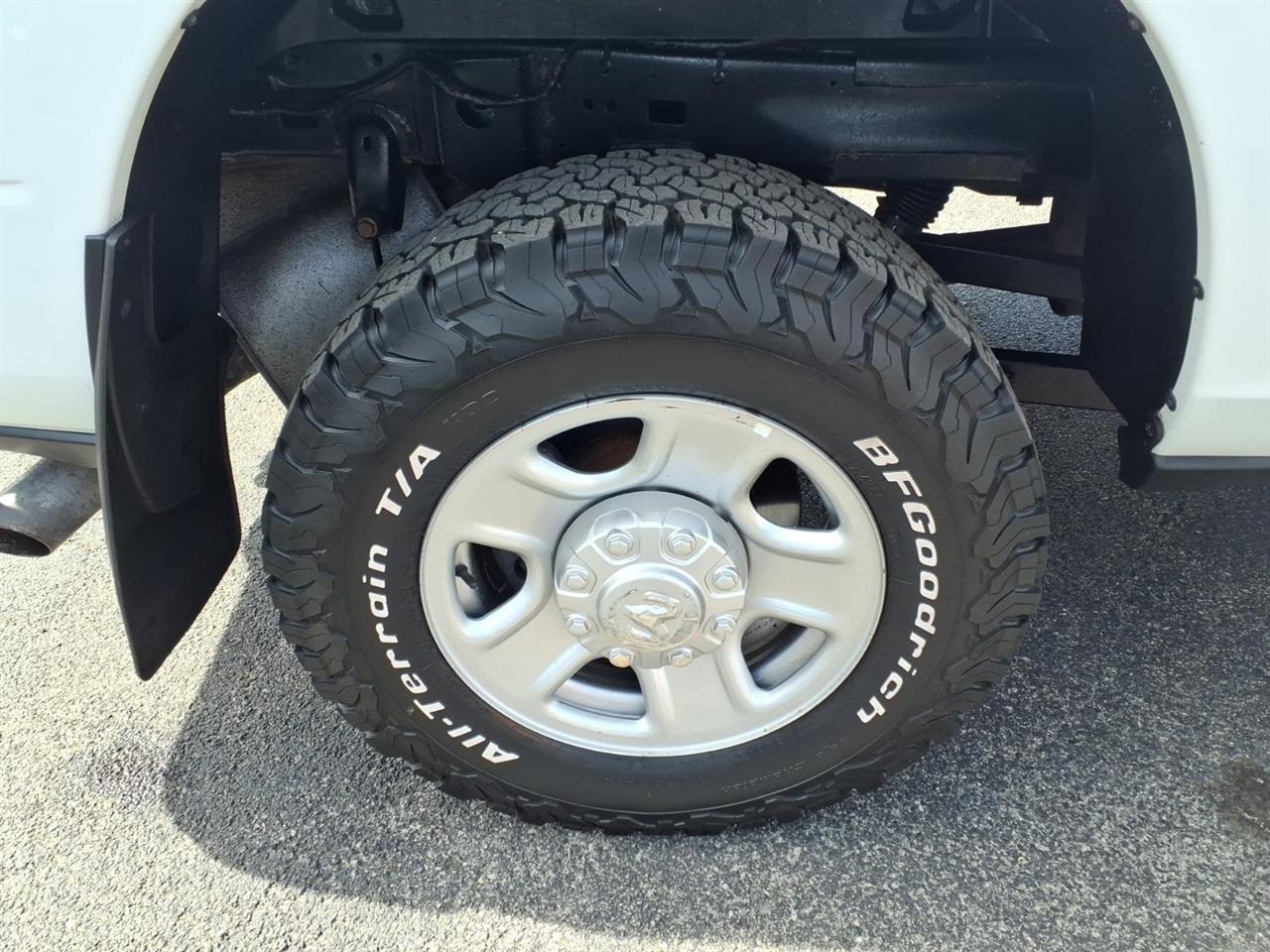 RAM 2500 Tradesman 4x4 Crew Cab 8' Box 2021