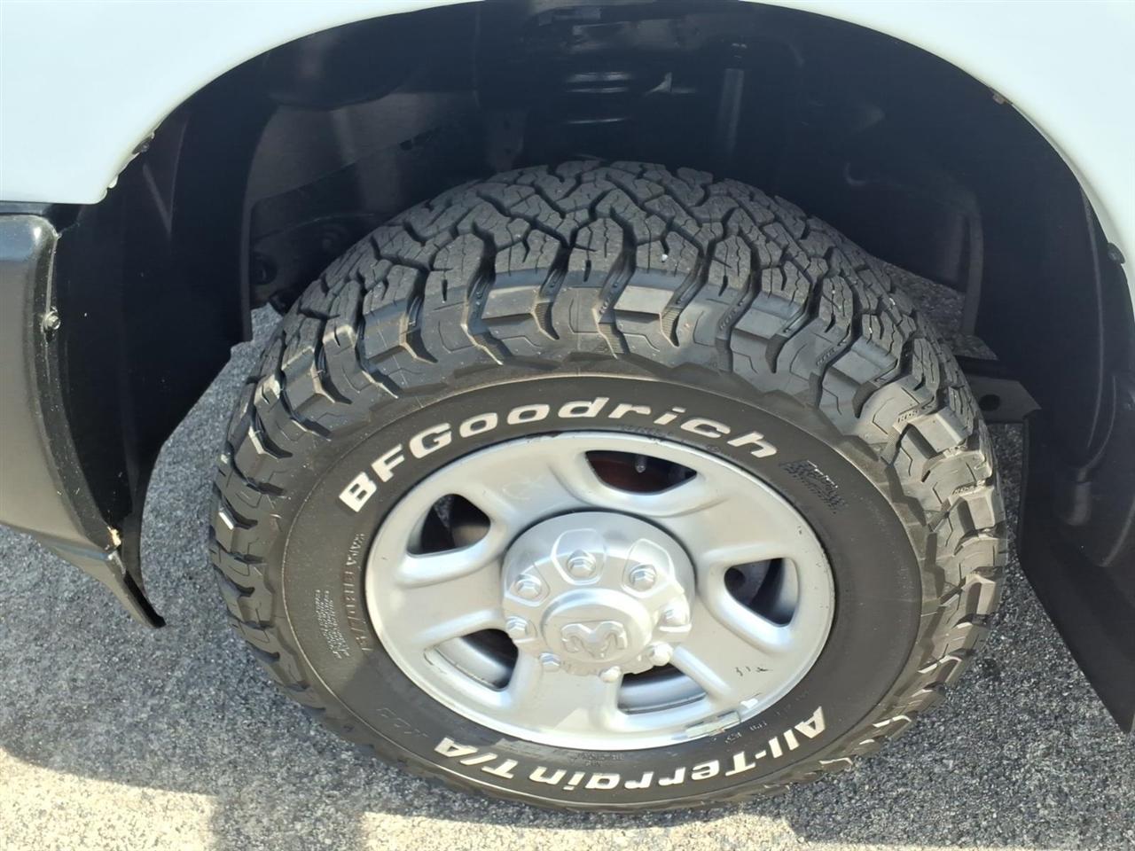 RAM 2500 Tradesman 4x4 Crew Cab 8' Box 2021