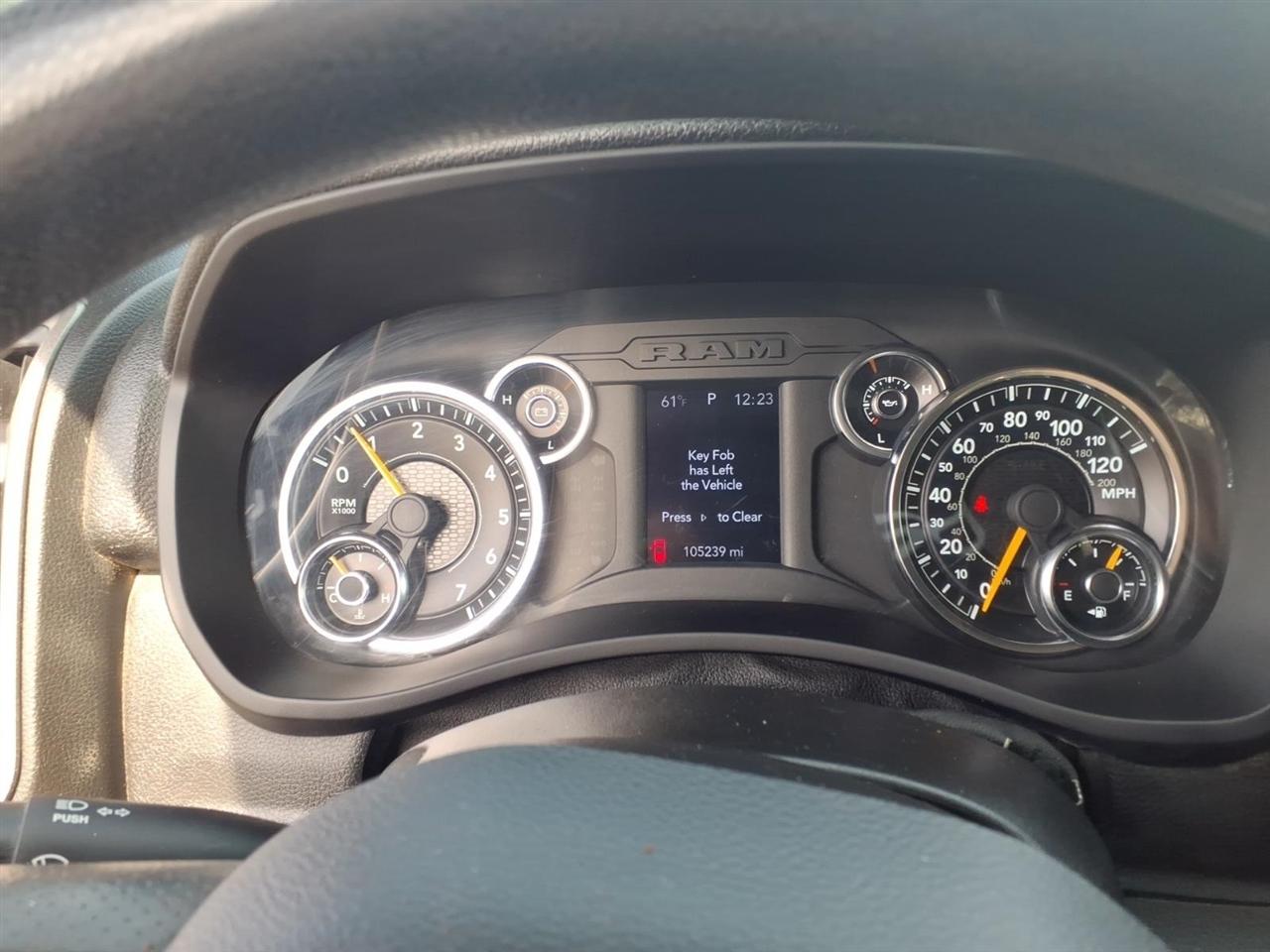 RAM 2500 Tradesman 4x4 Crew Cab 8' Box 2021