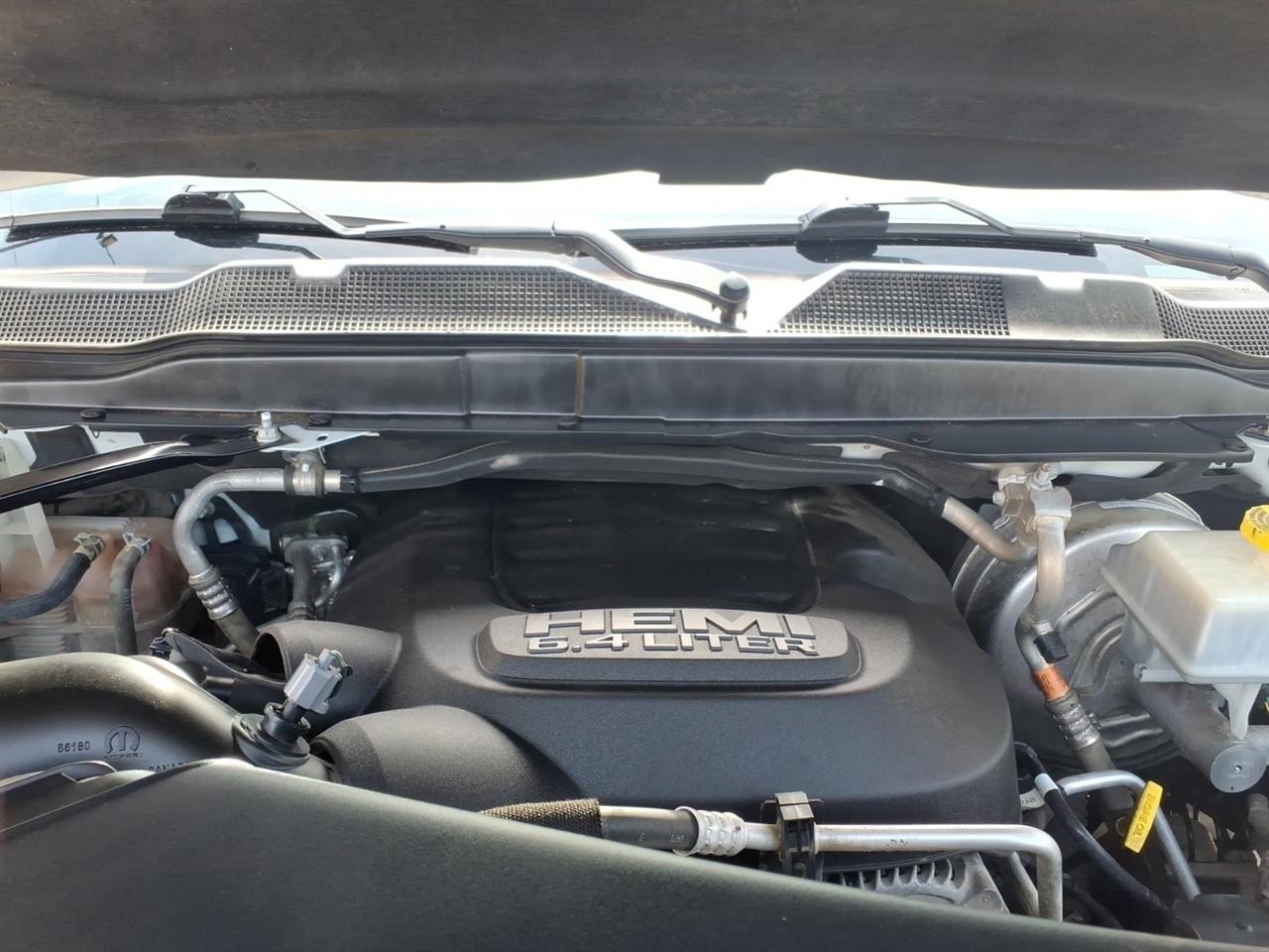 RAM 2500 Tradesman 4x4 Crew Cab 8' Box 2021