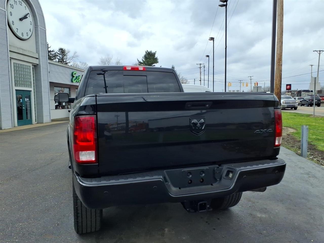 RAM 2500 Big Horn 4x4 Crew Cab 6'4" Box 2017