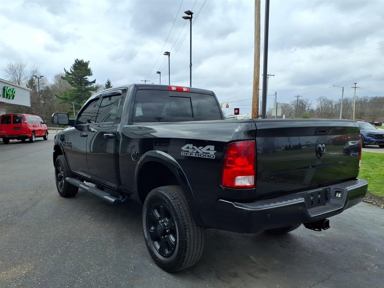 RAM 2500 Big Horn 4x4 Crew Cab 6'4" Box 2017