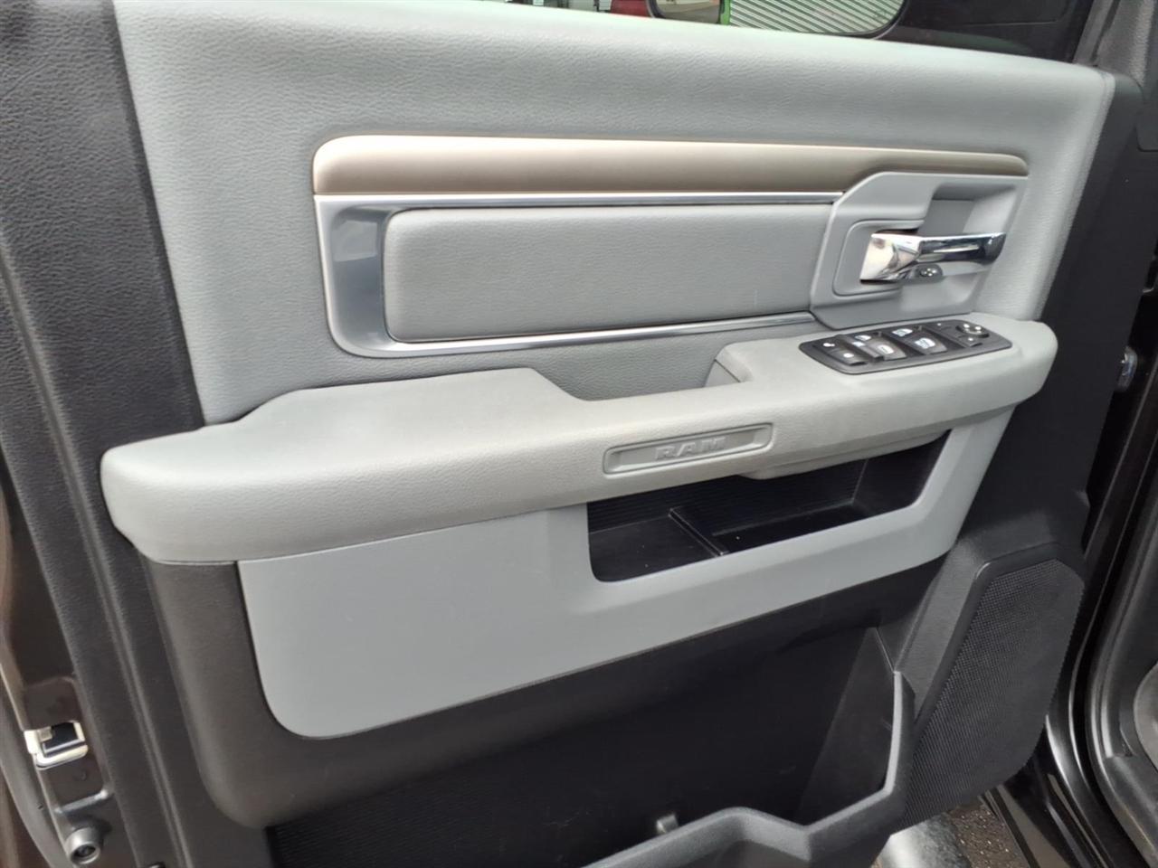 RAM 2500 Big Horn 4x4 Crew Cab 6'4" Box 2017