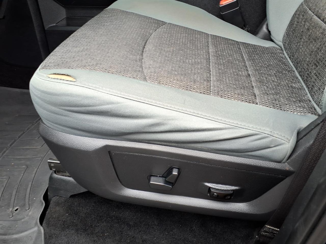 RAM 2500 Big Horn 4x4 Crew Cab 6'4" Box 2017