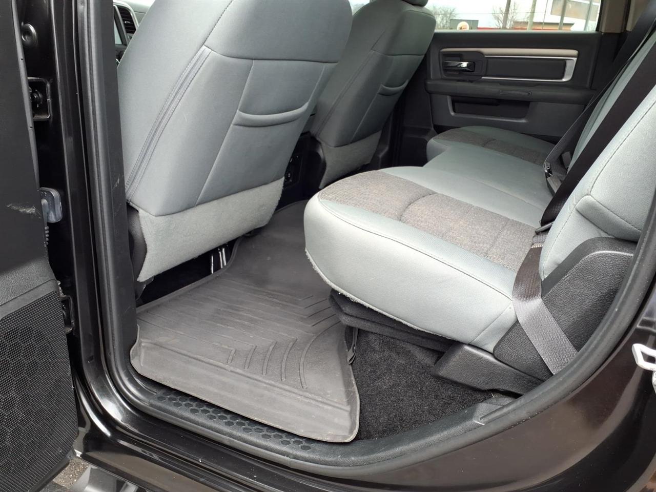 RAM 2500 Big Horn 4x4 Crew Cab 6'4" Box 2017